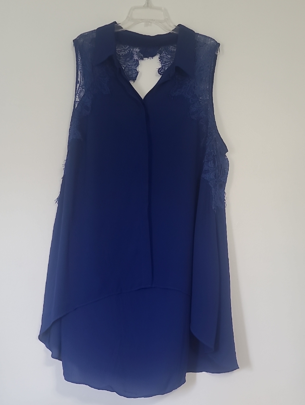Sleeveless Lace Collared Blouse in Deep Navy